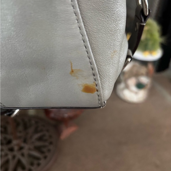 Vintage 2012 pre-loved Coach Ashley, light gray with pink lining. - Picture 4 of 8